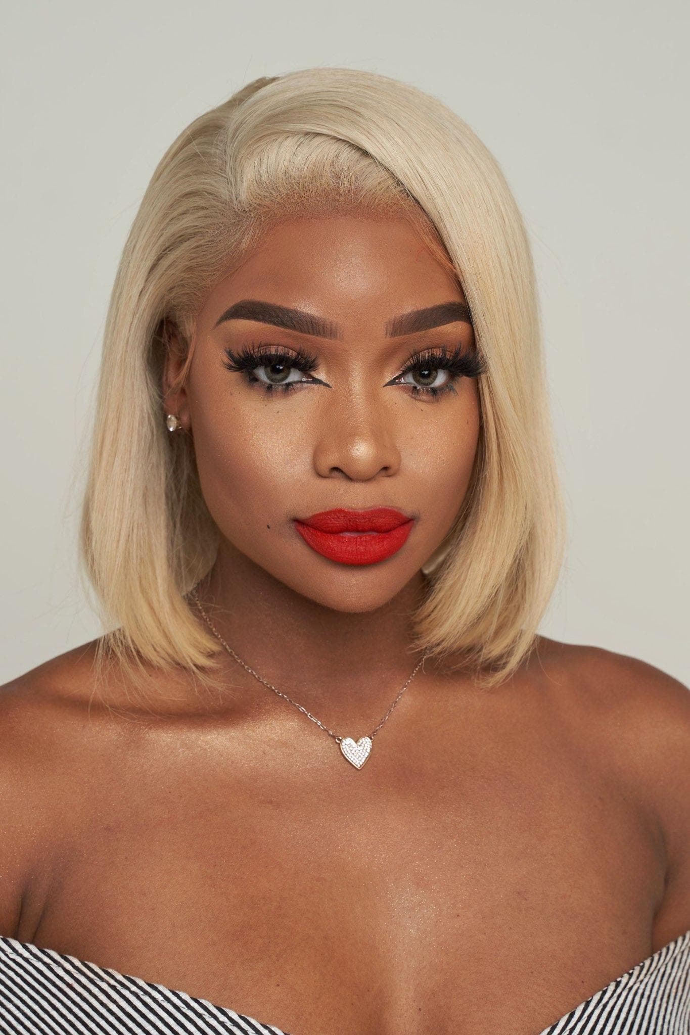 Shelsea Patton is currently a traveling celebrity makeup artist, based in North Hollywood, CA. In 2011, she attended the Fashion Institute of Technology in New York City, which is where her passion for the beauty and cosmetic industry flourished.